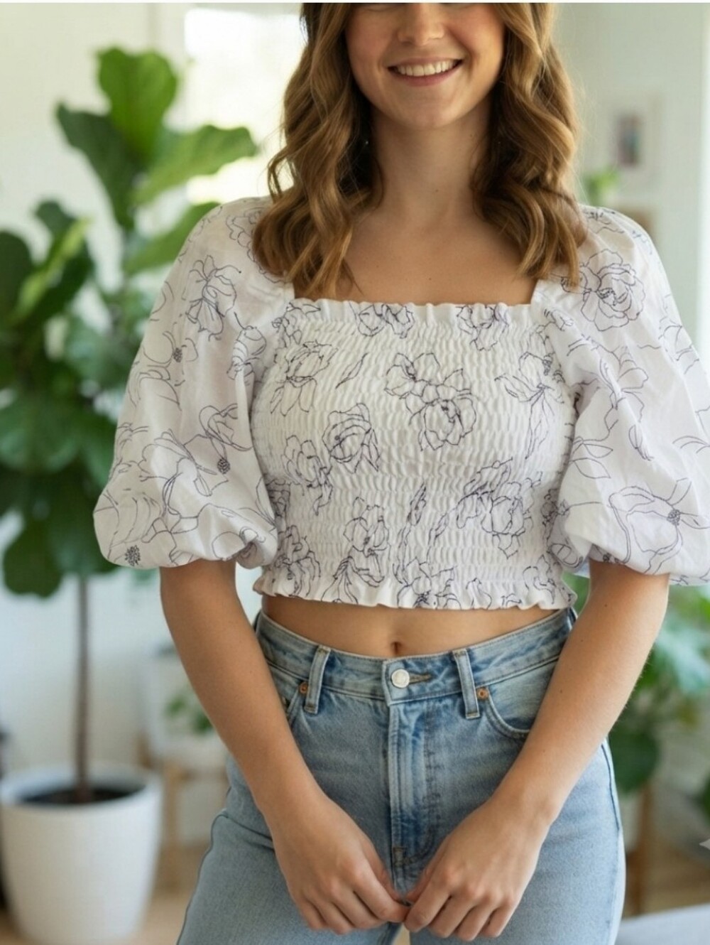 NEW Women's Size L White & Black Floral Accordion Pleated Puff Sleeve Crop Top
